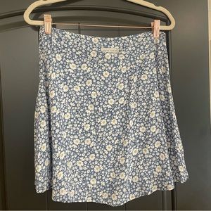NWT - Bohme/Dress Forum Blue Daisy Mini Skirt - Sz M